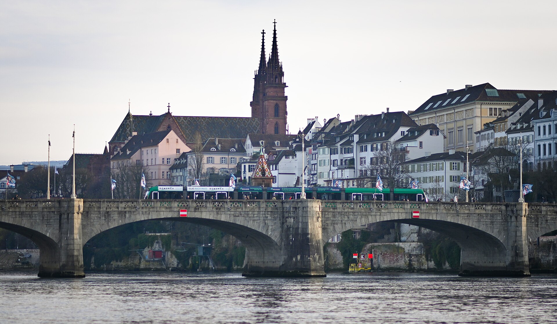 Le pont du Rhin et la cath&eacute;drale de B&acirc;le