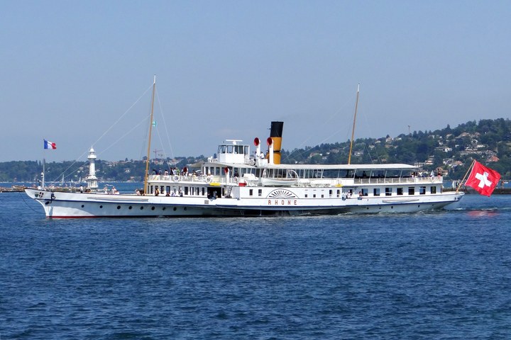 Bateau à vapeur Rhône de la CGN sur le Léman
