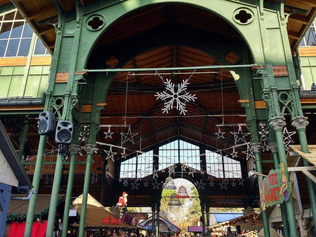 Chalets et décorations du Marché de Noël de Montreux