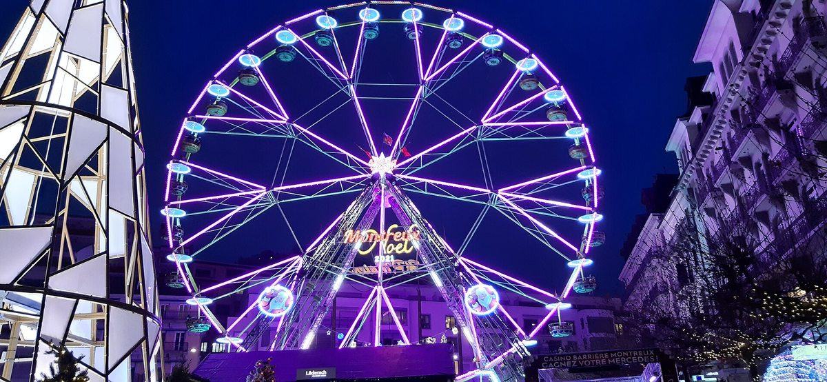 Grande roue illuminée du Marché de Noël de Montreux