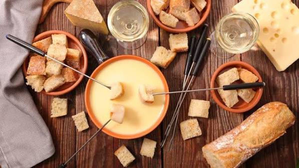 Fondue au fromage et plats d'hiver suisses à Montreux