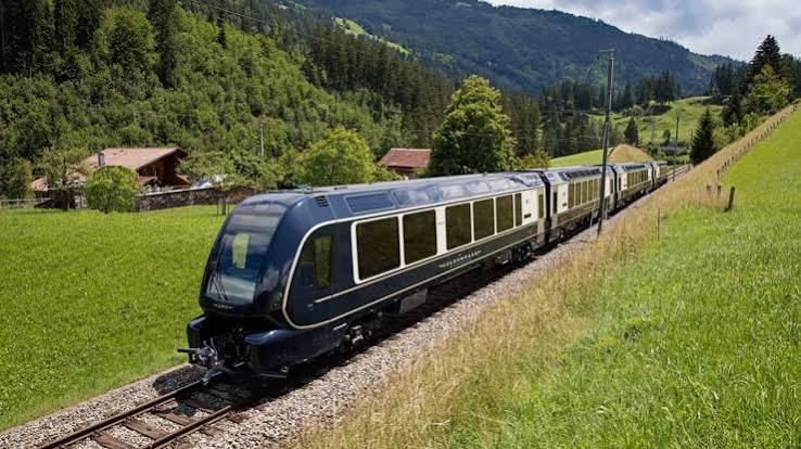 Vues depuis le GoldenPass Express entre le Vaud et les Alpes bernoises