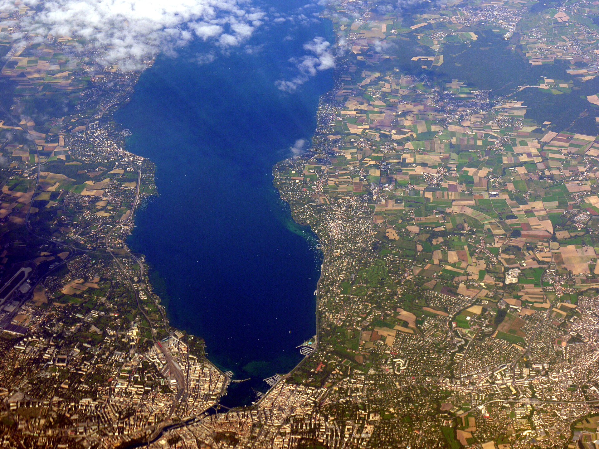 Vue aérienne de Genève et du lac Léman