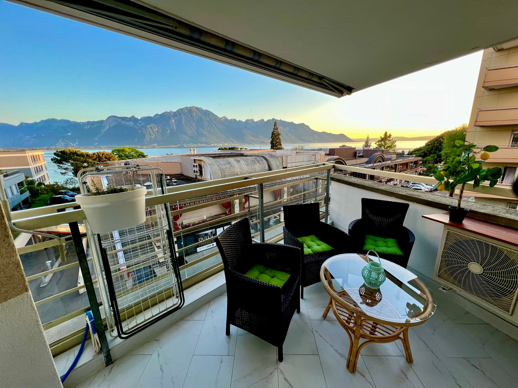 Lakeside Family Apartment, Montreux